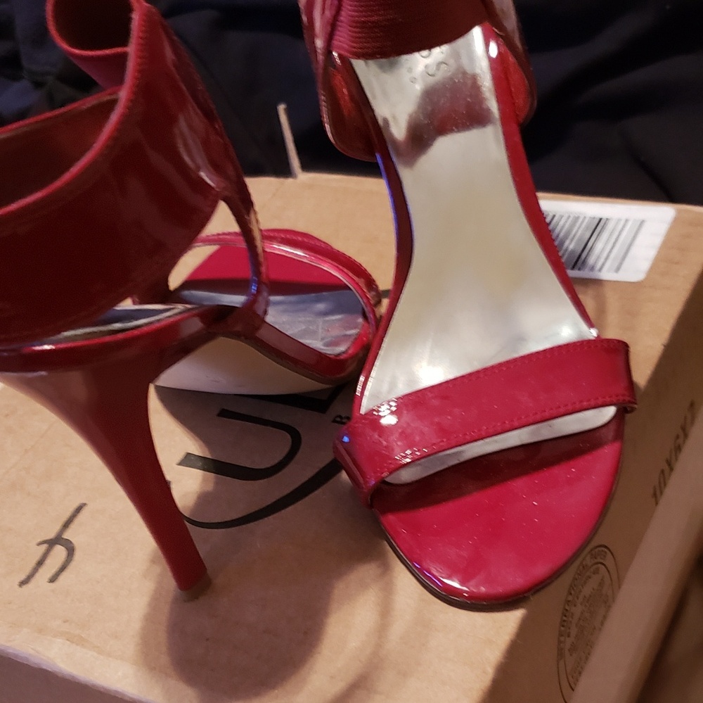 Guess Red pointy heels